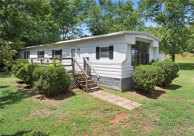 Homes for sale in Lexington, NC | 527 Riverview Rd, Lexington, NC 27292 | MLS# 1224142