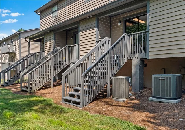Photo 3 of Single family home for sale at 240 Vista Cir #B, Winston Salem, NC 27106 | MLS# 1225333 | Listing updated on 2026-09-11