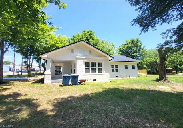 4th image of 121 W Elm St, Yadkinville, NC 27055 | MLS# 1223732