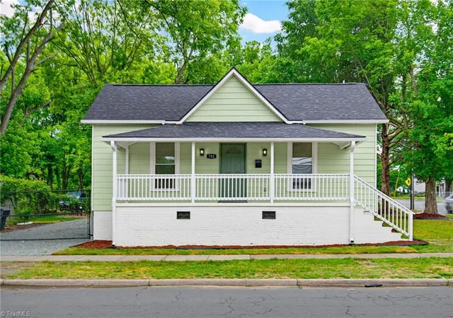Photo 2 of Single family home for sale at 702 Maple Ave, Burlington, NC 27215 | MLS# 1231784 | Listing updated on 2026-09-15