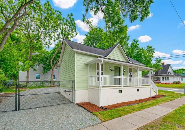 Photo 3 of Single family home for sale at 702 Maple Ave, Burlington, NC 27215 | MLS# 1231784 | Listing updated on 2026-09-15