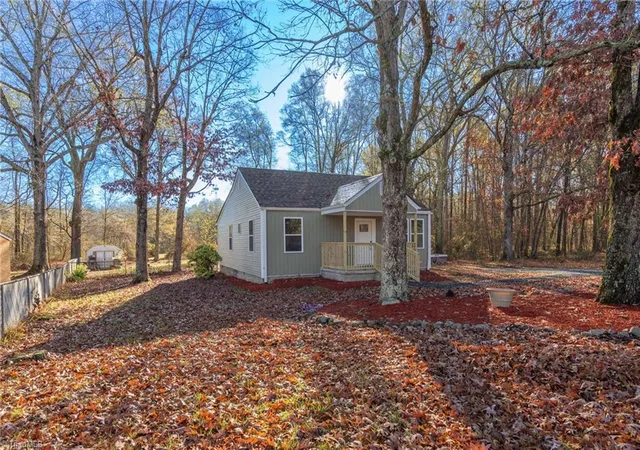 Photo 4 of Single family home for sale at 702 Maple Ave, Burlington, NC 27215 | MLS# 1231784 | Listing updated on 2026-09-15