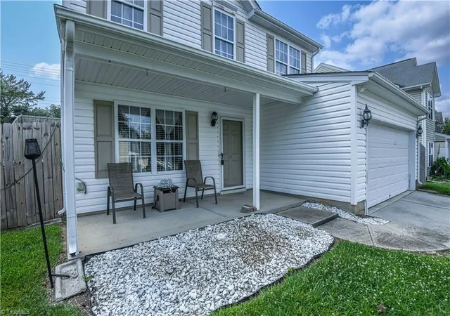 Photo 3 of Single family home for sale at 14 Forestglade Dr, Greensboro, NC 27406 | MLS# 1230941 | Listing updated on 2026-08-14