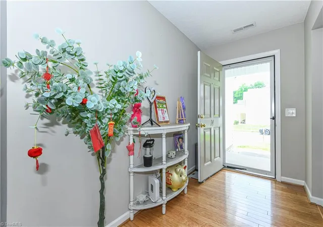 Photo 3 of Single family home for sale at 14 Forestglade Dr, Greensboro, NC 27406 | MLS# 1230941 | Listing updated on 2026-08-14