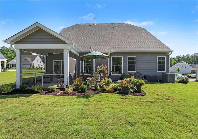 Photo 3 of Sale Pending at 7816 Fairview Garden Trl, Clemmons, NC 27012 | MLS# 1231232 | Listing updated on 2026-09-24