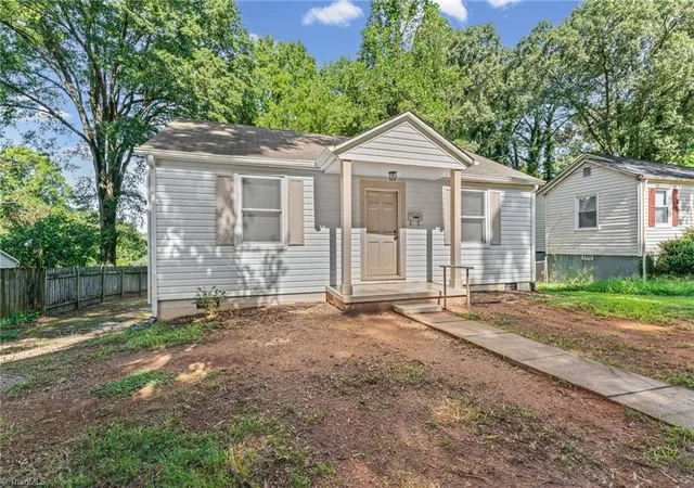 2nd image of 165 Edgewood Cir, Winston Salem, NC 27127 | MLS# 1231798