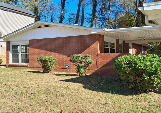 Photo 2 of Single family home for sale at 1517 Lincoln St, Greensboro, NC 27401 | MLS# 1205252 | Listing updated on 2026-09-02