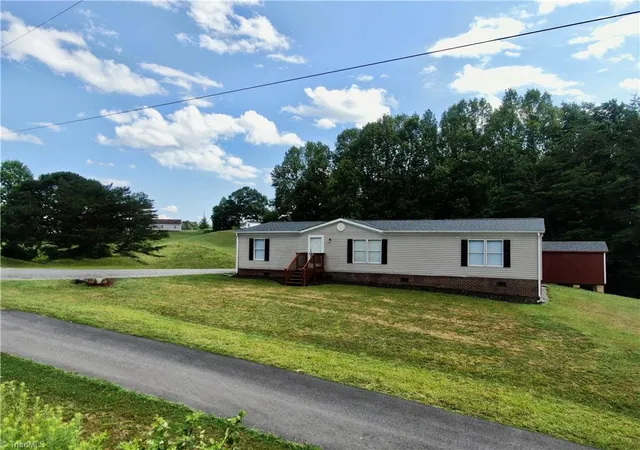 Homes for sale in Claudville, VA | 195 Mountain Crestr Ln, Claudville, VA 24076 | MLS# 1227414