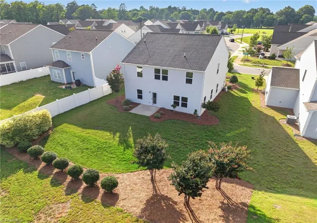 Photo 3 of Single family home for sale at 3424 Vickrey Woods Pl, High Point, NC 27260 | MLS# 1226984 | Listing updated on 2026-09-16