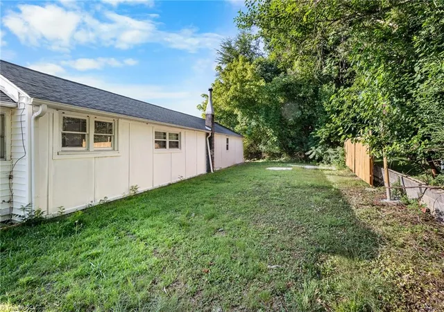 Photo 4 of Single family home for sale at 710 Edgewood Ave, Thomasville, NC 27360 | MLS# 1227442 | Listing updated on 2026-08-23