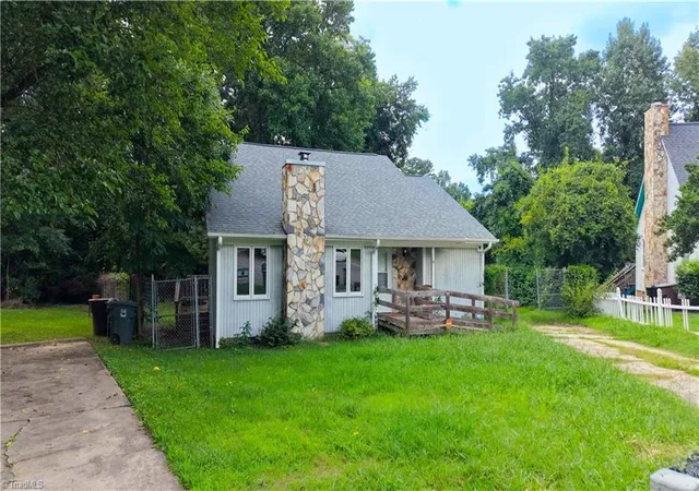 Photo 3 of Single family home for sale at 9 Pear Tree Ct, Greensboro, NC 27401 | MLS# 1230654 | Listing updated on 2026-09-14
