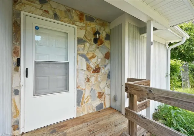 Photo 3 of Single family home for sale at 9 Pear Tree Ct, Greensboro, NC 27401 | MLS# 1230654 | Listing updated on 2026-09-14
