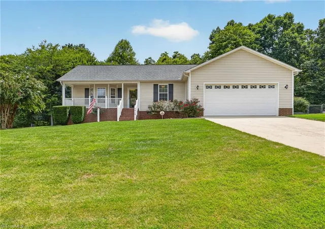 Photo 1 of Single family home for sale at 4913 Creeks Xing Rd, Asheboro, NC 27205 | MLS# 1229890 | Listing updated on 2026-09-19