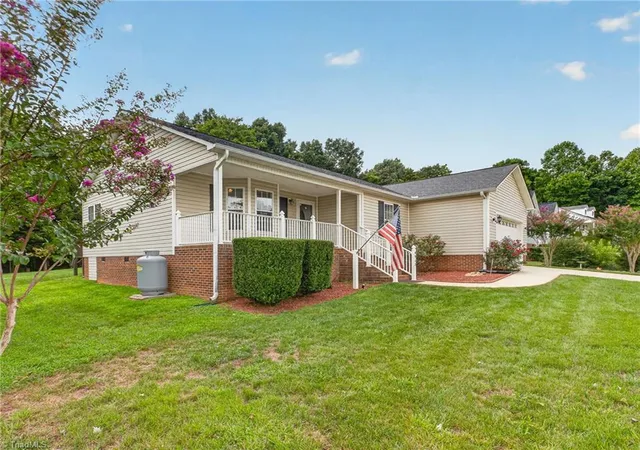Photo 2 of Single family home for sale at 4913 Creeks Xing Rd, Asheboro, NC 27205 | MLS# 1229890 | Listing updated on 2026-09-19