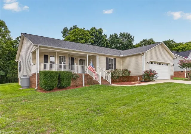 Photo 3 of Single family home for sale at 4913 Creeks Xing Rd, Asheboro, NC 27205 | MLS# 1229890 | Listing updated on 2026-09-19