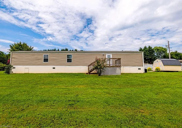 1st image of 1095 Willow Creek Dr, Pinnacle, NC 27043 | MLS# 1231512