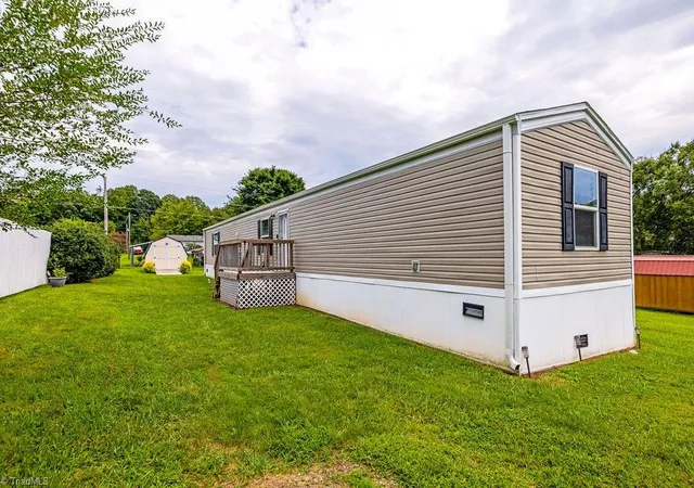 2nd image of 1095 Willow Creek Dr, Pinnacle, NC 27043 | MLS# 1231512