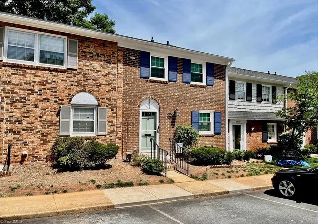 2nd image of 2407 Patriot Wy #B, Greensboro, NC 27408 | MLS# 1224886