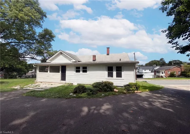 Homes for sale in Mount Airy, NC | 309 Worth St, Mount Airy, NC 27030 | MLS# 1226869