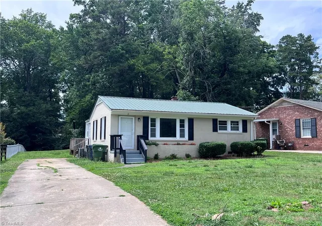 1st image of 15 Hawthorne Ln, Lexington, NC 27295 | MLS# 1225594