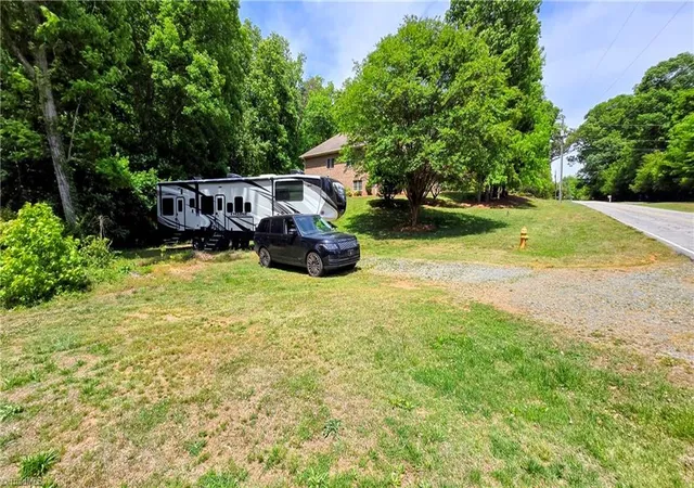 Homes for sale in Pfafftown, NC | 7035 Skylark Rd, Pfafftown, NC 27040 | MLS# 1219335