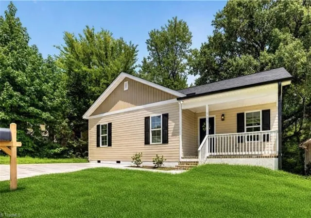 Photo 2 of Single family home for sale at 925 Randolph St, High Point, NC 27260 | MLS# 1230193 | Listing updated on 2026-09-13