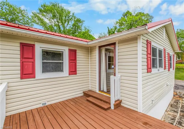 Homes for sale in Pilot Mountain, NC | 103 Howard St, Pilot Mountain, NC 27041 | MLS# 1217919