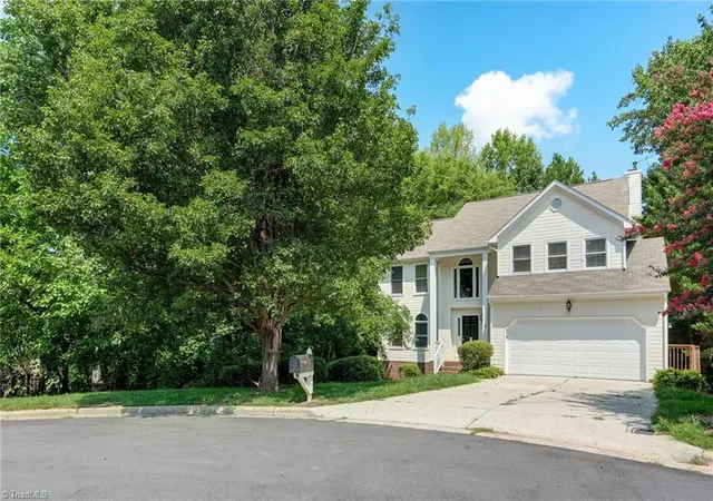 2nd image of 3 Cranebridge Pl, Greensboro, NC 27407 | MLS# 1230765