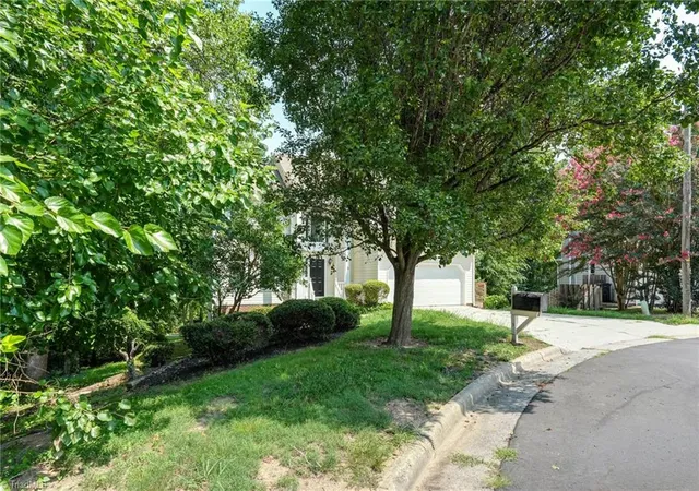3rd image of 3 Cranebridge Pl, Greensboro, NC 27407 | MLS# 1230765