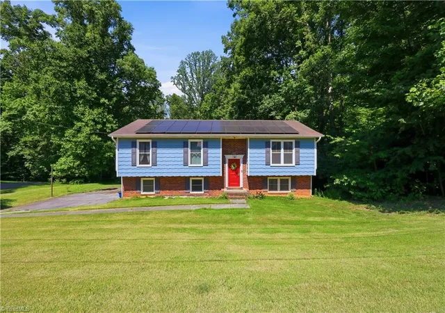 1st image of 4810 Hemphill Dr, Winston Salem, NC 27105 | MLS# 1224565