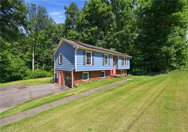 3rd image of 4810 Hemphill Dr, Winston Salem, NC 27105 | MLS# 1224565