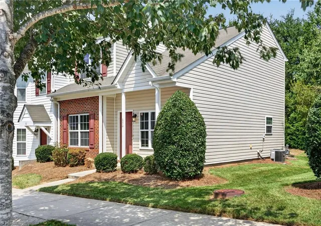 Photo 3 of Single family home for sale at 654 Grasswren Wy, Greensboro, NC 27409 | MLS# 1233650 | Listing updated on 2026-09-14