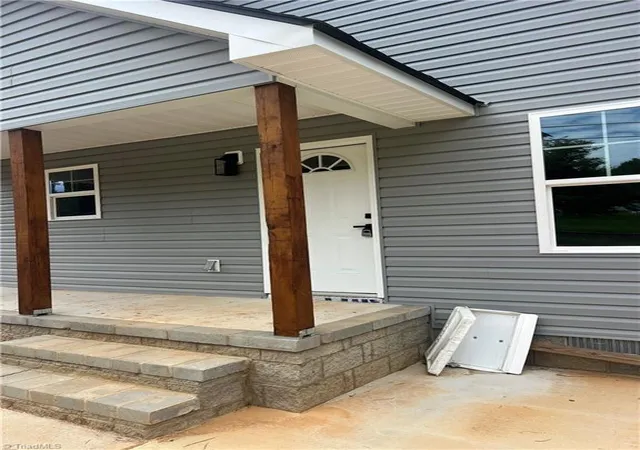 Photo 3 of Sale Pending at 921 Redding Dr, High Point, NC 27260 | MLS# 1231136 | Listing updated on 2026-09-16