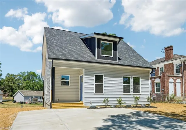 Photo 4 of Sale Pending at 118 N Ireland St, Burlington, NC 27217 | MLS# 1224505 | Listing updated on 2026-08-25