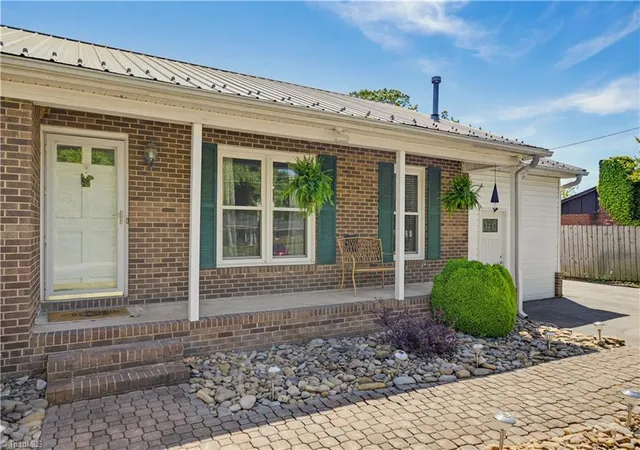 2nd image of 205 Cedarwood Trl, High Point, NC 27265 | MLS# 1216078