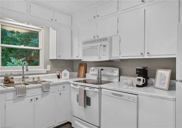 5th image of 113 Green Valley Rd, Greensboro, NC 27403 | MLS# 1225463