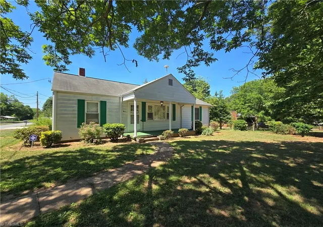 Photo 1 of Single family home for sale at 1301 W 5th Avenue, Lexington, NC 27295 | MLS# 1223785 | Listing updated on 2026-08-19