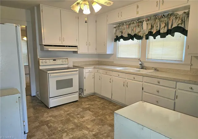 Photo 2 of Single family home for sale at 1301 W 5th Avenue, Lexington, NC 27295 | MLS# 1223785 | Listing updated on 2026-08-19