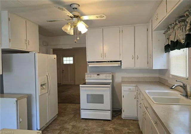 Photo 3 of Single family home for sale at 1301 W 5th Avenue, Lexington, NC 27295 | MLS# 1223785 | Listing updated on 2026-08-19