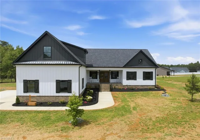 3rd image of 5405 Monterey Glen Ct, Browns Summit, NC 27214 | MLS# 1225627