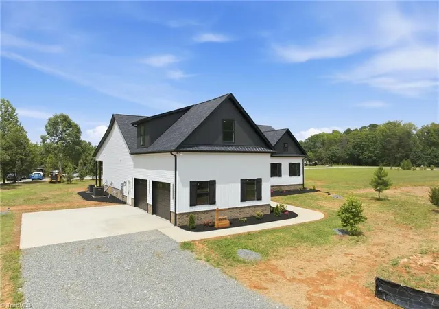 4th image of 5405 Monterey Glen Ct, Browns Summit, NC 27214 | MLS# 1225627