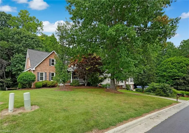 2nd image of 929 Kensal Green Dr, Kernersville, NC 27284 | MLS# 1233059
