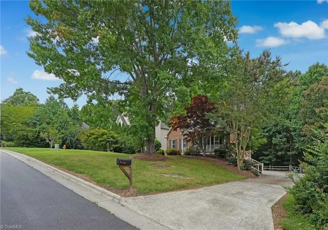3rd image of 929 Kensal Green Dr, Kernersville, NC 27284 | MLS# 1233059