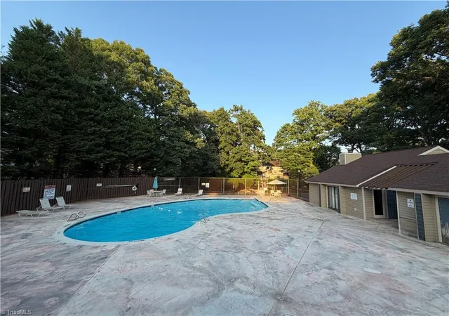 2nd image of 301 Village Ln #B, Greensboro, NC 27409 | MLS# 1226386