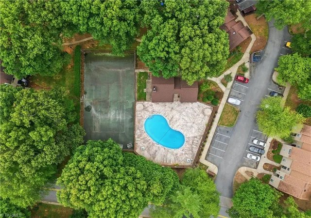 3rd image of 301 Village Ln #B, Greensboro, NC 27409 | MLS# 1226386