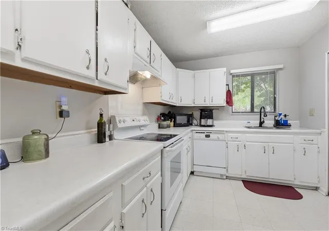 4th image of 301 Village Ln #B, Greensboro, NC 27409 | MLS# 1226386