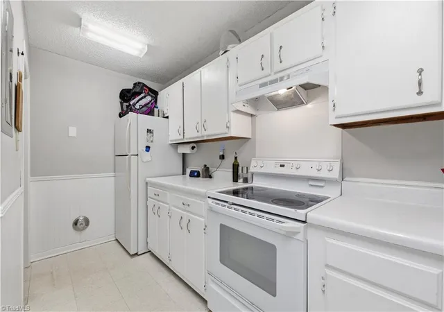 5th image of 301 Village Ln #B, Greensboro, NC 27409 | MLS# 1226386