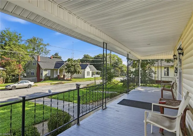 Photo 4 of Sale Pending at 1020 Franklin St, Winston Salem, NC 27101 | MLS# 1231842 | Listing updated on 2026-09-23