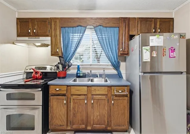 Photo 3 of Sale Pending at 3914 Macarthur Rd, Winston Salem, NC 27107 | MLS# 1229350 | Listing updated on 2026-09-03