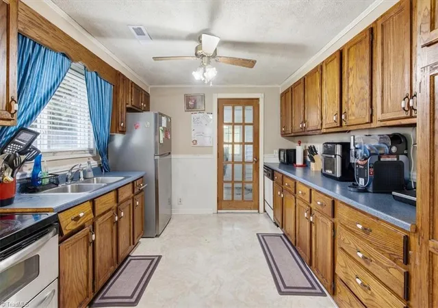 Photo 4 of Sale Pending at 3914 Macarthur Rd, Winston Salem, NC 27107 | MLS# 1229350 | Listing updated on 2026-09-03
